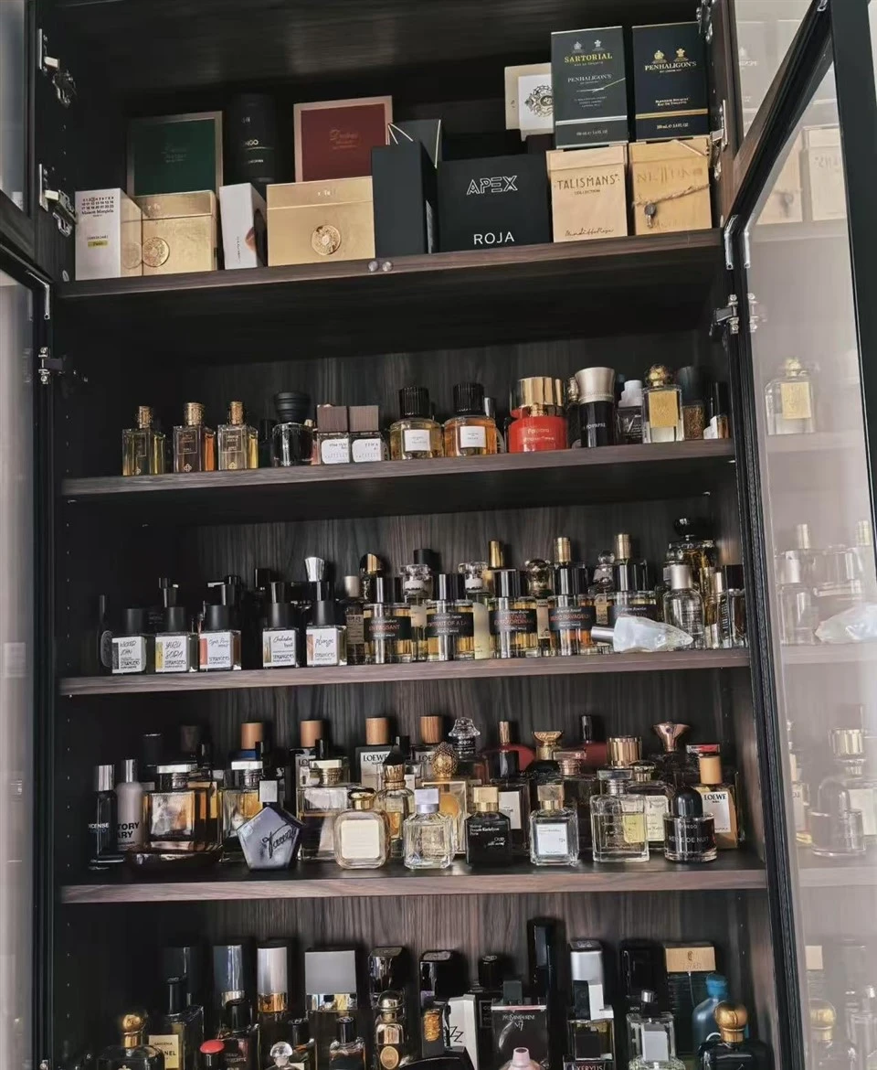 Perfume Showcase Cabinet