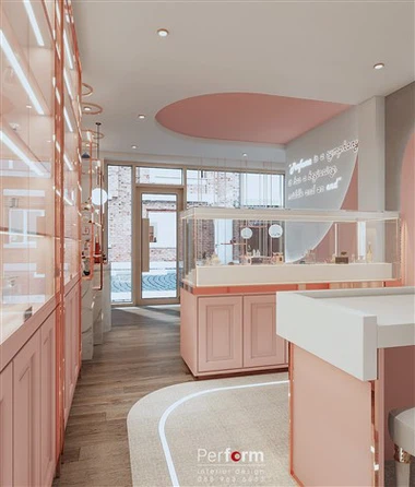 Witryna ścienna z perfumami